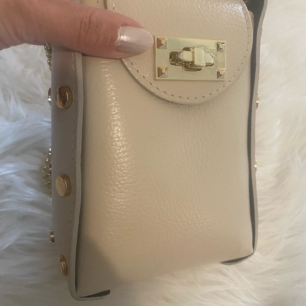 Elegant Beige Crossbody Bag - Picture 7 of 7